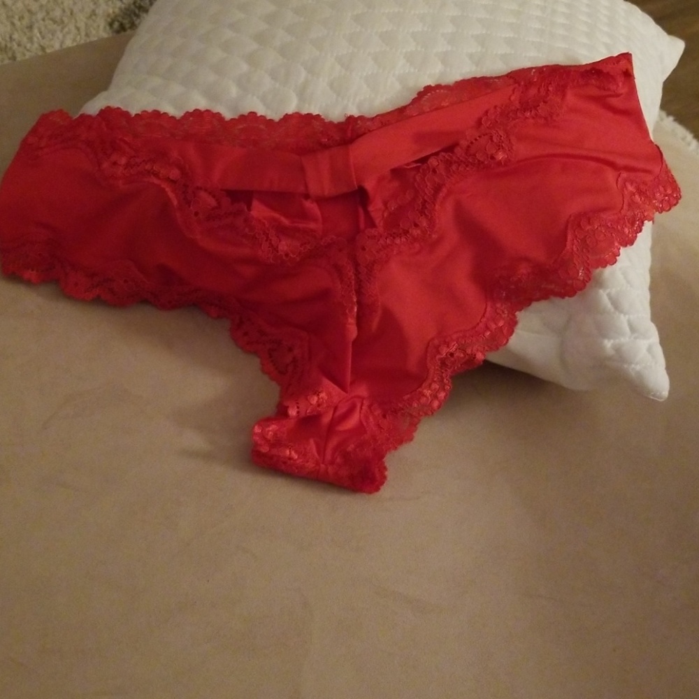 FREE w Bra Victoria's secret cheeky red lace panty